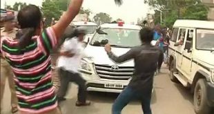 BJD Workers Throw Stones At Union Minister's Car; Several Detained