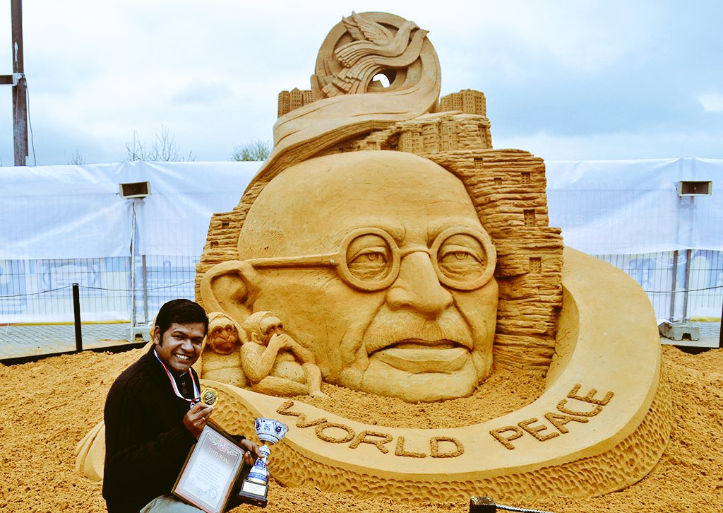 sudarsan-pattnaik-wins-people-s-choice-prize-for-moscow-sand-sculpture