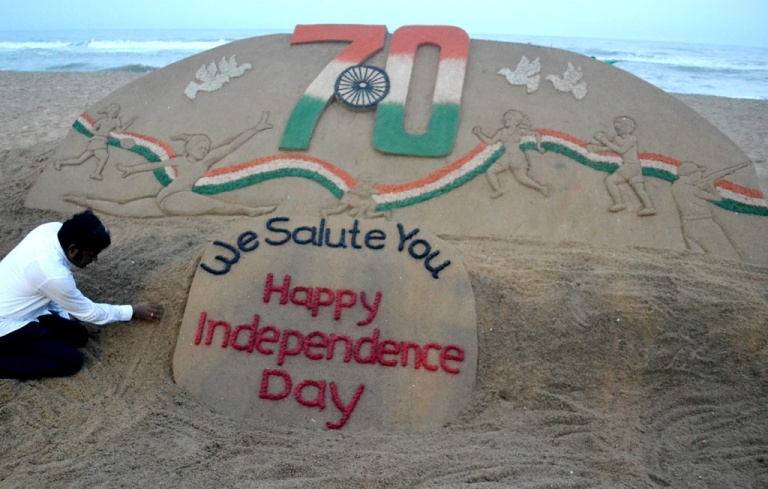 International Sand Artists Wish India on Independence Day