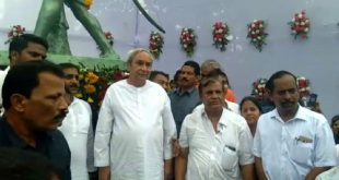 CM unveils Birsa Munda statue