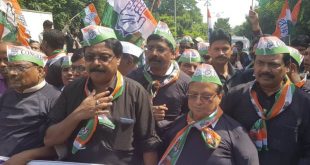 Odisha Congress holds demo before CBI office against Modi govt