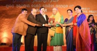 Pandit Hariprasad Chaurasia gets NALCO Sangeet Sudha Award