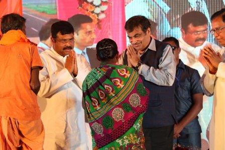 Gadkari lays foundation stone for NH projects in Odisha