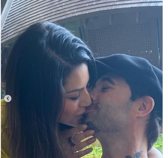 Sunny Leone And Boy Sex Hd Videos - Sunny Leone shares passionate kiss with b'day boy Daniel Weber - Update  Odisha-Odisha News I Latest News