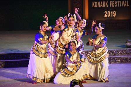 Odissi, Mohiniyattam mesmerise audience at Konark Festival 2019