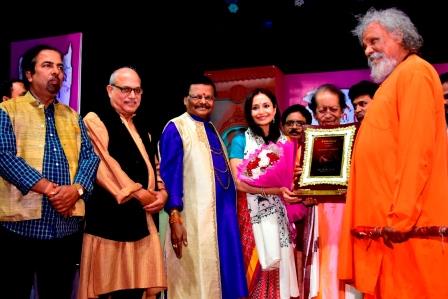Shallu Jindal receives Urbashee Award