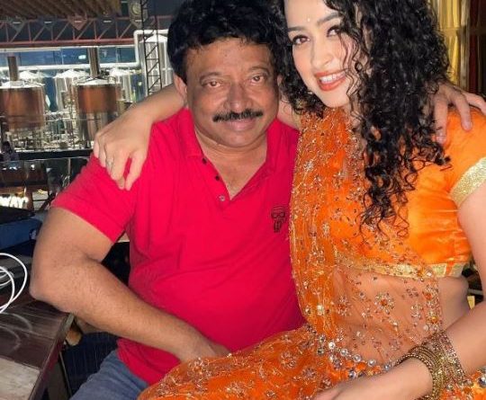 Viral video: Ram Gopal Verma wants to be Apsara Rani&#39;s dog for a night!