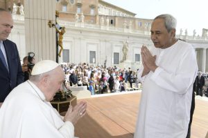 Naveen meets Pope at Vatican
