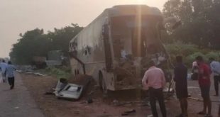 tourist bus from Kolkata hits truck